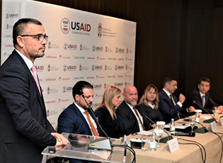 USAID-I DHE MINISTRIA E BUJQËSISË LEHTESOJNË QASJEN E KREDIVE PËR KOMPANI TË VOGLA DHE TË MESME BUJQËSORE