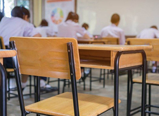 НАСТАВА НА ДАЉИНУ НА ЈЕЗИЦИМА МАЊИНА РЕАЛИЗУЈЕ СА НА ВИШЕ ТЕЛЕВИЗИЈА