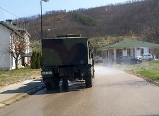 ДЕЗИНФИКОВАНЕ ЈАВНЕ ПОВРШИНЕ И УЛИЦЕ НА ТЕРИТОРИЈИ ОПШТИНЕ МЕДВЕЂА