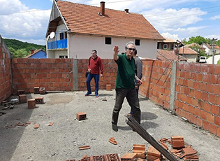 LILANCA FITON VENDIN PËR TAKIME, SHOQËRIM DHE ARGËTIM