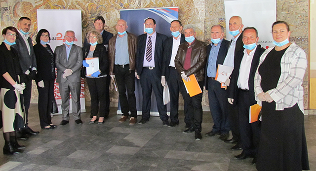 ШКОЛАМА У БУЈАНОВЦУ УРУЧЕНИ ТАБЛЕТ УРЕЂАЈИ