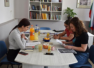 BULGARIAN DEVELOPMENT AID: YOUTH IN CONTEMPORARY SOCIETY