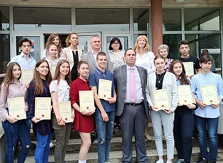 МАЛА МАТУРА: У СРЕДУ ЛИСТА ЖЕЉА ЗА СРЕДЊЕ ШКОЛЕ