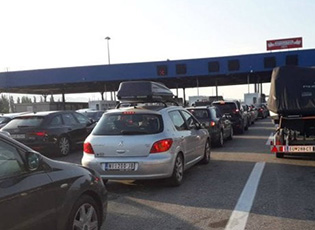 OPENING OF BORDER CROSSINGS: MORE THAN THREE THOUSAND MACEDONIANS ENTERED SERBIA
