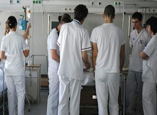 ALBANIAN DOCTORS: POLITICS DOES NOT CURE FROM THE CORONA VIRUS, LISTEN TO THE ADVICE OF PROFESSIONALS