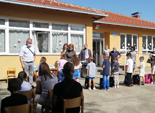 ЈЕДНО ОДЕЉЕЊЕ ПРВАКА МАЊЕ У БУЈАНОВАЧКОЈ ОШ „БРАНКО РАДИЧЕВИЋ“