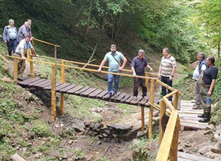 АРСИЋ ОБИШАО РАДОВЕ НА УРЕЂЕЊУ ТУРИСТИЧКИХ ДЕСТИНАЦИЈА У ПЕТРИЉУ