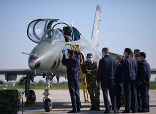 MINISTRY OF DEFENSE: CALL FOR SCHOLARSHIPS AND JOBS FOR 76 SECONDARY SCHOOL STUDENTS (DEADLINE: SEPTEMBER 30, 2020)