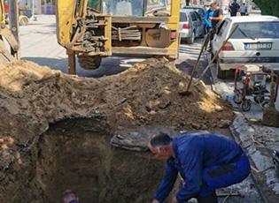 „КОМУНАЛАЦ“МЕЊА СТАРЕ ВЕНТИЛЕ У БУЈАНОВЦУ