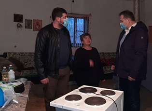 ХУМАНИМ ЧИНОМ ПРУЖЕНА ПОМОЋ ПОРОДИЦИ ЊЕГУШ ИЗ МАРОВЦА