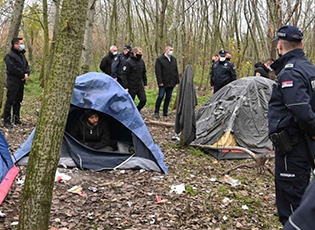 MINISTER OF INTERNAL AFFAIRS PRESENT DURING THE ACTION OF RELOCATING 200 MIGRANTS FROM SUBOTICA TO PRESEVO