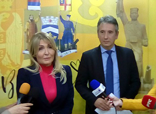 NDIHMËSJA E MINISTRIT TË ARSIMIT MBAJTI TAKIM  NË LIDHJE ME  ARSIMIN E DYFISHT ME DREJTORËT E SHKOLLAVE TË MESME NGA RRETHI I PCINJËS