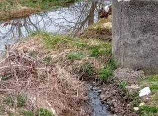 КАНАЛИЗАЦИЈА ПРОТИЧЕ КРОЗ РАКОВАЦ И БУЈАНОВАЧКУ БАЊУ, НАДЛЕЖНИ НЕ РЕАГУЈУ