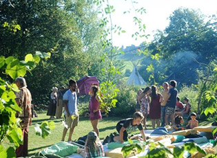 ONE-YEAR VOLUNTEERING IN SWITZERLAND IN AN ECO-VILLAGE, A SCHOOL IN NATURE AND A MOUNTAIN LODGE