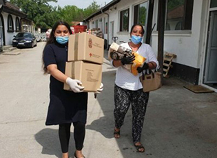 KRYQI I KUQ NË BUJANOC SHPËRNDAN MJETE MATERIALE FAMILJEVE TË RREZIKUARA