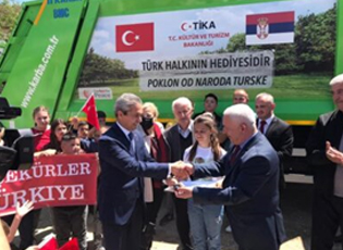 РЕПУБЛИКА ТУРСКА БУЈАНОВЦУ ДОНИРАЛА КАМИОН ЗА СМЕЋЕ