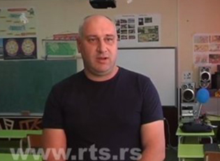 MËSUESI GJUSA U BË AMBASADOR