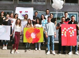 GJIMNAZISTËT E BUJANOCIT SHËNUAN DITËN NDËRKOMBËTARE TË  PAQËS