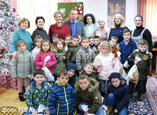 ПРЕДСЕДНИЦА ОПШТИНЕ ПРЕШЕВО, АРДИТА СИНАНИ, ДОЧЕКАЛА ЈЕ  ДЕЦУ ПРЕДШКОЛСКОГ УЗРАСТА И ДЕЦУ СА ПОСЕБНИМ ПОТРЕБАМА У СВОМ КАБИНЕТУ