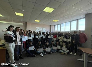 TË RINJËT SHQIPTAR AKTIVISHT MËSOJNË GJUHËN SERBE