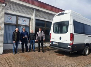 KOMUNA E MEDVEGJËS UA DHA NË SHFRYTËZIM SPORTISTËVE MINIBUSIN