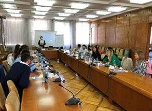 Praktikantët në qeveritë lokale në Serbinë jugperëndimore dhe pjesëmarrësit në Programin e Praktikës Profesionale u trajnuan nga Shërbimi i Menaxhimit të Burimeve Njerëzore dhe Agjencia Kombëtare për Administratën Publike