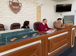 KONFERENCA E QYTETVE DHE KOMUNAVE SHPËRNDANË TABLETA PËR NXËNËSIT MË TË RREZIKUAR EKONOMIKISHT NGA PRESHEVA