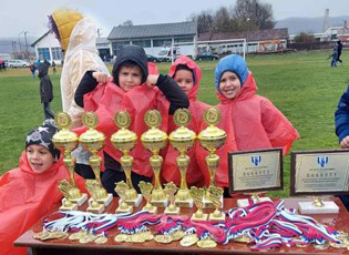 МЛАДИ ФУДБАЛЕРИ БСК-А И РОПОТОВА ОДИГРАЛИ ТУРНИР У ЗНАК СЕЋАЊА НА НЕМАЊУ МЕНКОВИЋА