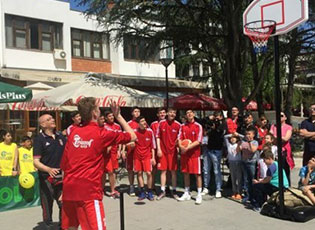 BASKETBOLLISTËT ME KARROCA NË FESTIVALIN E MINI BASKETBOLLIT NË BUJANOC