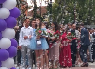 ЗА НАЈБОЉЕ БУЈАНОВАЧКЕ ЂАКЕ ПО 20 ХИЉАДА ДИНАРА ОД ОПШТИНЕ