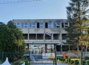 РАДОВИ НА “БРАНКОВОЈ” ШКОЛИ БЕЗ ЗАСТОЈА – ДИРЕКТОР ОЧЕКУЈЕ ЗАВРШЕТАК ДО КРАЈА ГОДИНЕ