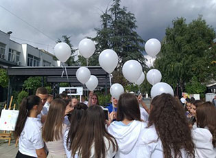 ЂАЦИ ИЗ „СВЕТОГ САВЕ“ И „СЕЗАИ СУРОИ“ НА ДАН МИРА: ДА ЖИВИМО ЗАЈЕДНО