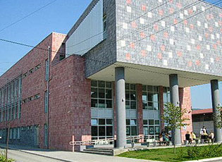 ЕКОНОМСКИ ФАКУЛТЕТ У БУЈАНОВЦУ УПИСАО 80 НОВИХ СТУДЕНАТА