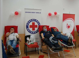 АКЦИЈА ДАВАЊА КРВИ У ЦРВЕНОМ КРСТУ БУЈАНОВАЦ