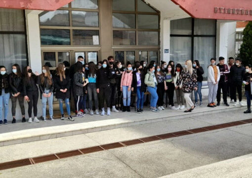 FILLON PARAQITJA E NXËNËSVE TË SHKOLLAVE TË MESME PËR HARXHIMET E TRANSPORTIT