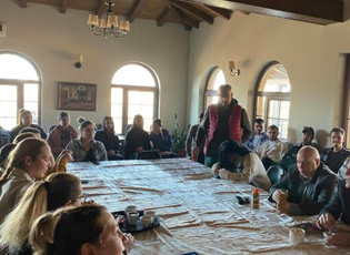 SHOQATA E ROMEVE NDIHMON BUJANOCASIT E MOSHUAR DHE PERSONAT ME INVALIDITET