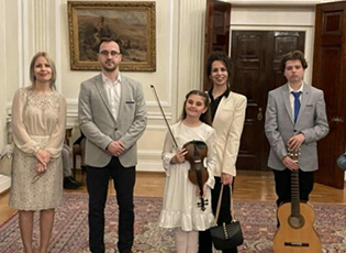 SHKOLLA MUZIKORE E BUJANOCIT NË PALLATIN E BARDHË