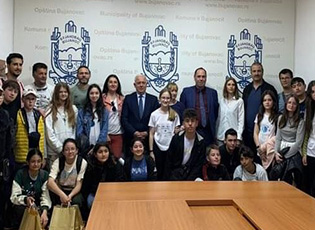 FILLORISTËT NGA BUGARIA DHE TURQIA MYSAFIR TEK MOSHATARËT E TYRE NË BUJANOC NË KUADËR TË PROGRAMIT”ERASMUS PLUS”