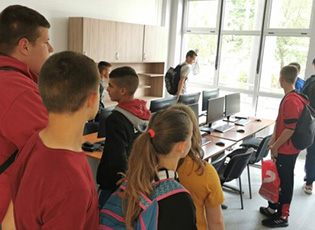 СРЕДЊА ШКОЛА „СВЕТИ САВА“ СЕ ПРЕДСТАВИЛА ОСНОВЦИМА