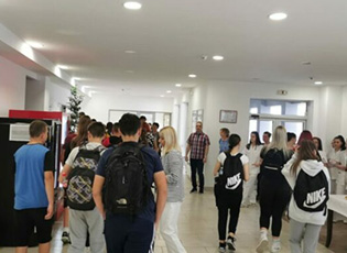 PUSHIM NGA SOT, DYERT E SHKOLLAVE MBETEN TË HAPURA DERI MË 20 QERSHOR