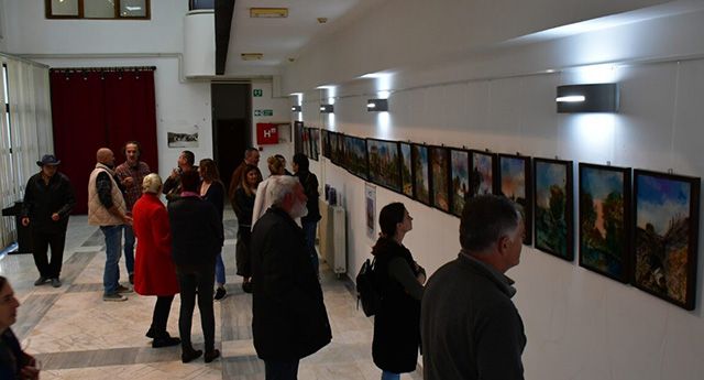 У КУЛТУРНОМ ЦЕНТРУ ОПШТИНЕ МЕДВЕЂА ОТВОРЕНА ИЗЛОЖБА СЛИКА „НЕОБИЧНИ ПРЕДЕЛИ“