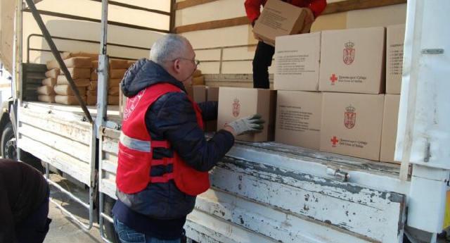 ЦРВЕНИ КРСТ БУЈАНОВАЦ ПОЧЕО ЈЕ ДА ДЕЛИ ПАКЕТЕ ПОМОЋИ НАЈУГРОЖЕНИЈИМА