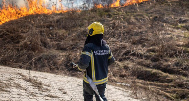 КАЗНЕ ЗА ПАЉЕЊЕ ТРАВЕ И СМЕЋА ДО 1.000.000 ДИНАРА