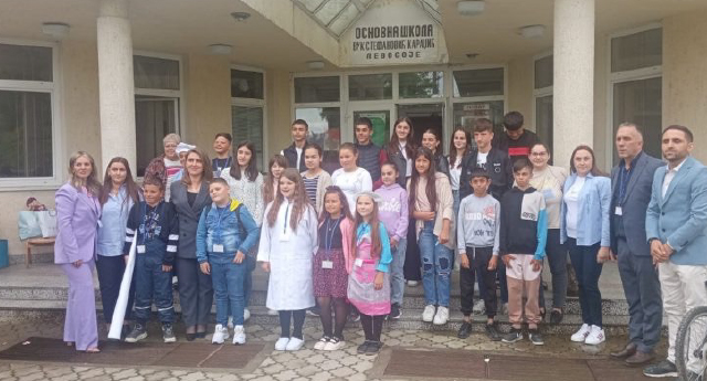 „МОЈ КОМШИЛУК КРОЗ СТАРЕ ЗАНАТЕ“: ЗАЈЕДНИЧКИ ПРОЈЕКАТ АЛБАНСКИХ И СРПСКИХ УЧЕНИКА