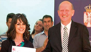 ПРВА ГЕНЕРАЦИЈА МЛАДИХ АЛБАНАЦА ЗАВРШИЛА ШКОЛУ СРПСКОГ ЈЕЗИКА