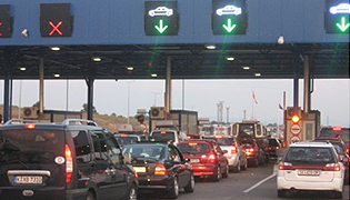 CROWDS ON THE PRESEVO BORDER-CROSSING
