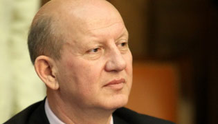 STANKOVIQ: SULMI I HAKERAVE NDAJ VEB FAQES PROVOKIM I PRITUR