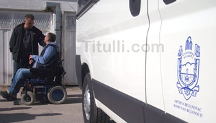 Председник општине Бујановац Нагип Арифи уручио комби хуманитарном удружењу особа са инвалидитетом „Да живимо заједно“