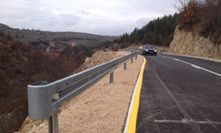 БРЕЗНИЧКИ ПУТ ДОБИО БАНКИНЕ И УЛИЧНУ СИГНАЛИЗАЦИЈУ