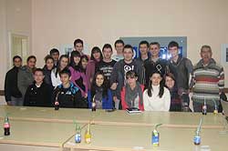 МЛАДИ АЛБАНЦИ, СРБИ И РОМИ ЗАЈЕДНО НА ПРЕДАВАЊУ У БУЈАНОВЦУ